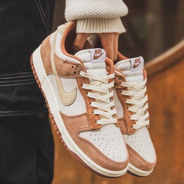 Nike dunk low med curry
