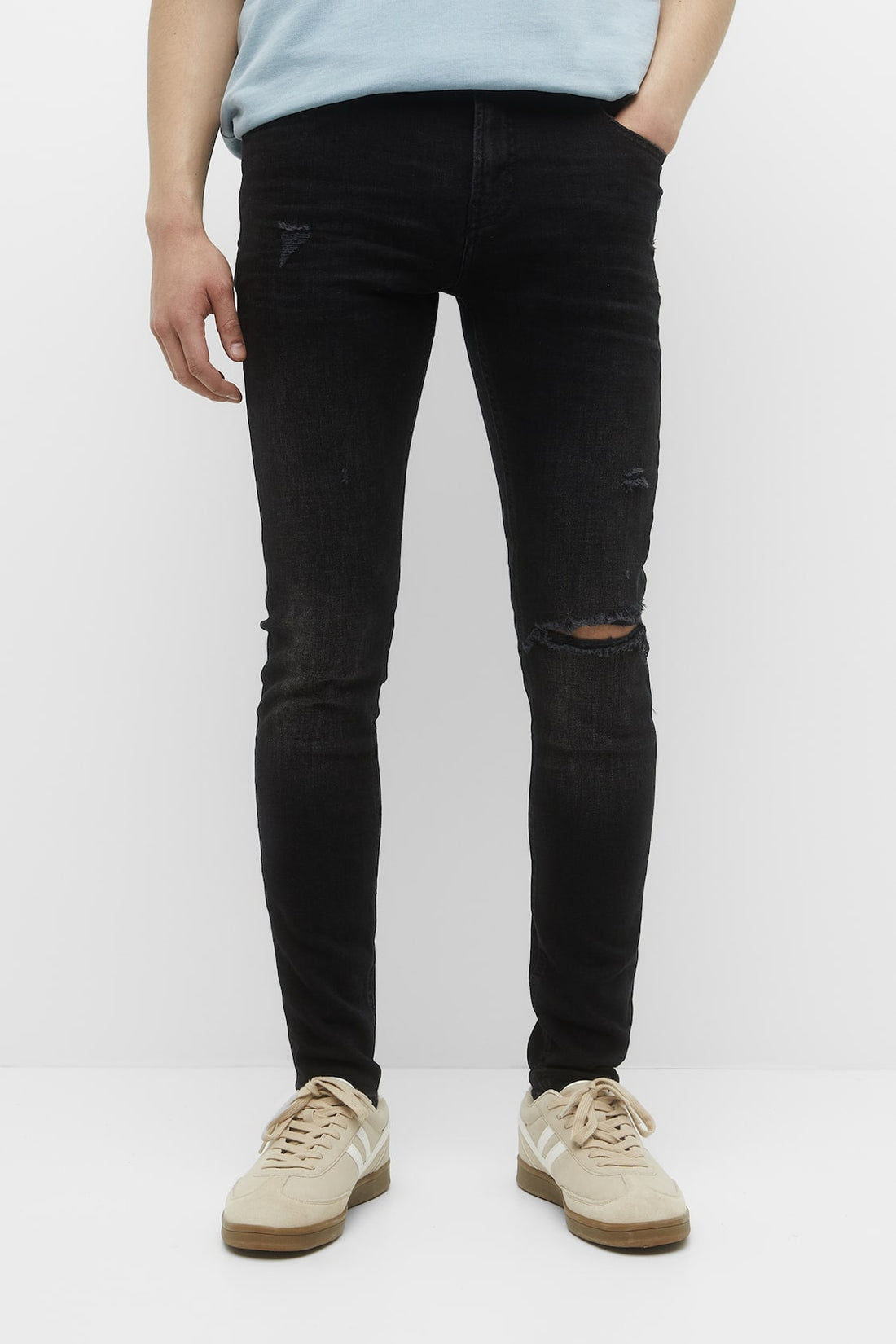 Pull&amp;Bear Calças Skinny Fit Com Rasgões Preta