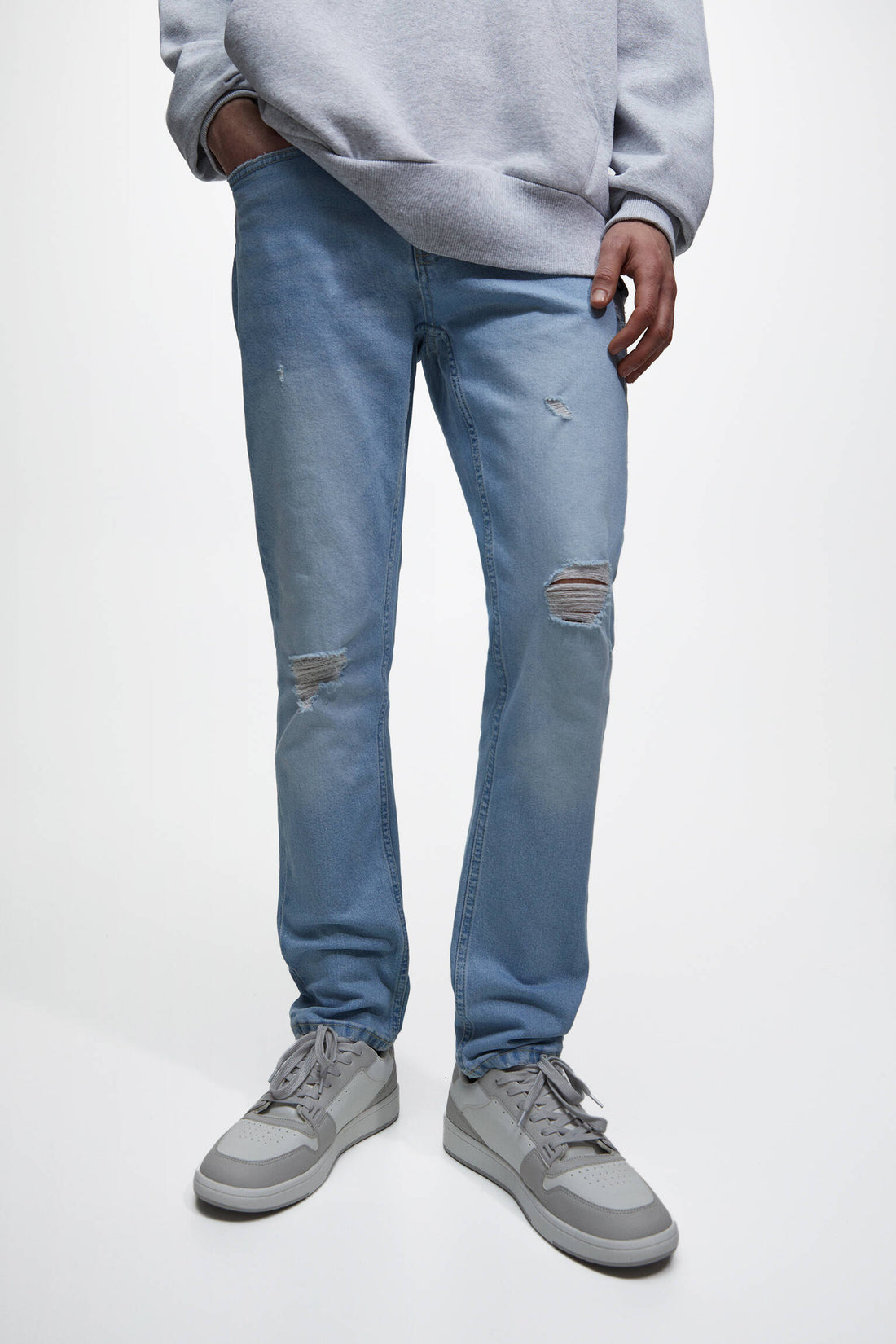 Pull&amp;Bear Calças Slim Fit Com Rasgões Azul Claro