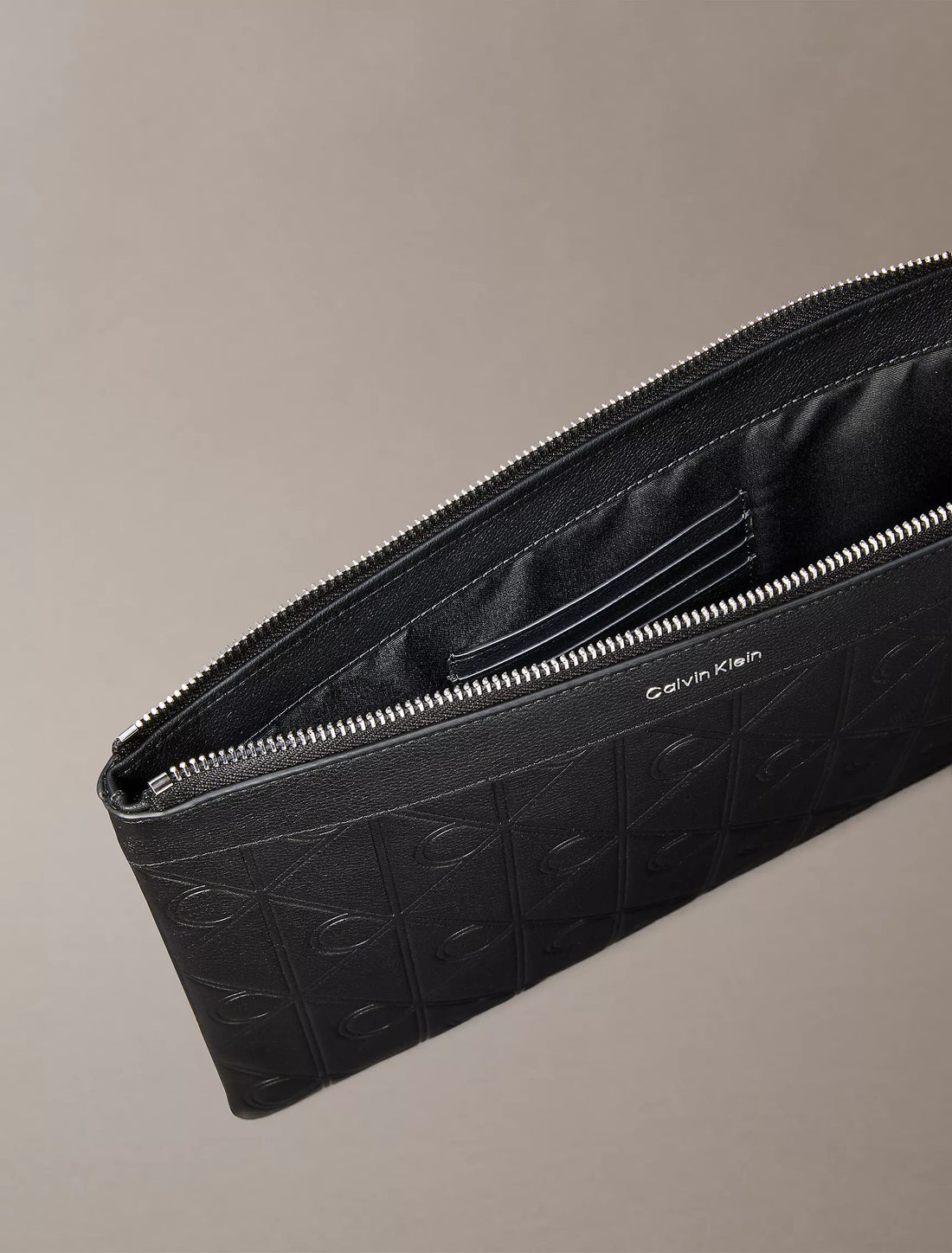 Calvin Klein Pochete Com Emblema CK Em Relevo Preta