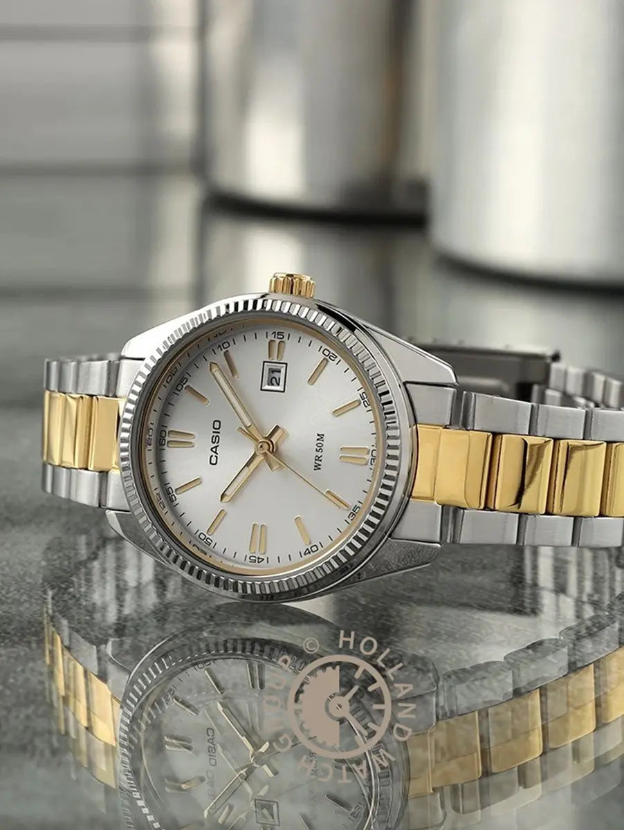 Casio Relógio Feminino Prata com Detalhes Dourado