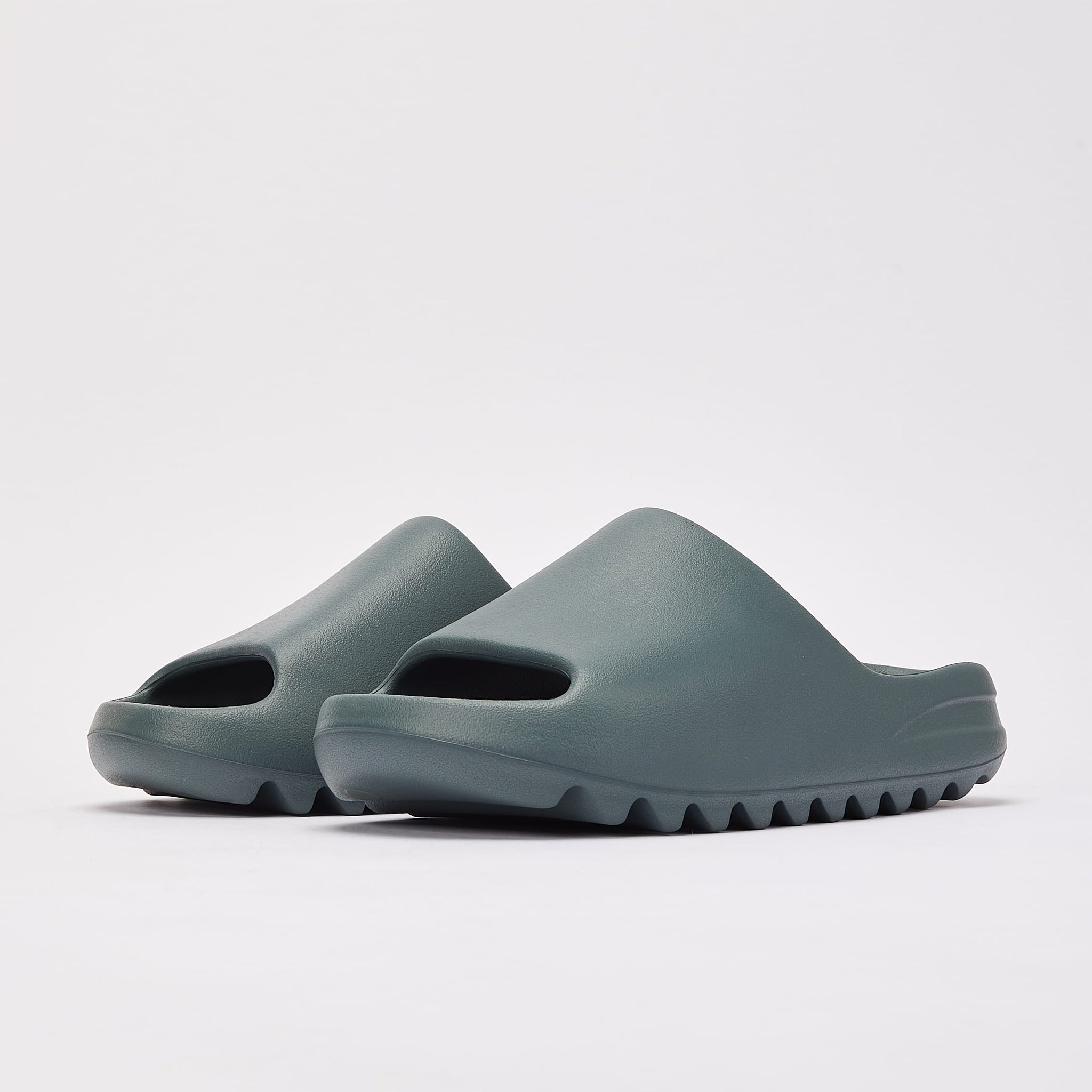 Adidas Yeezy slides marine